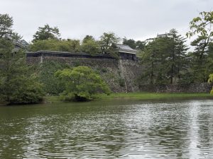 松江城の堀と石垣