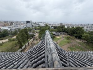 天守最上階から見下ろす城山公園